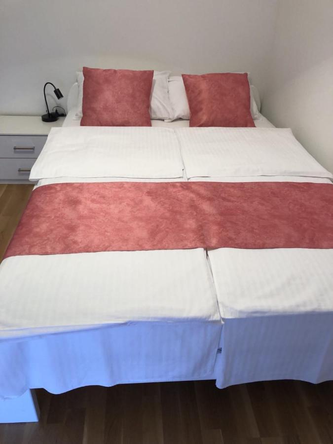 Apartmani Gavran Pirovac Kültér fotó