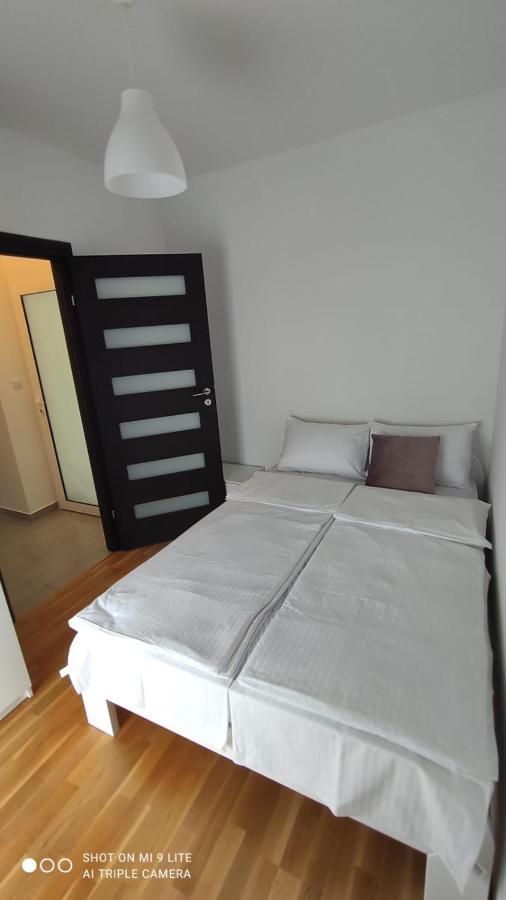 Apartmani Gavran Pirovac Kültér fotó