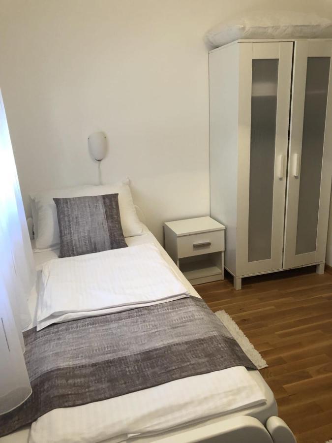Apartmani Gavran Pirovac Kültér fotó
