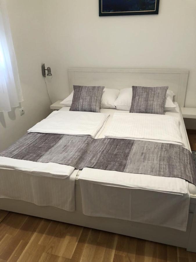 Apartmani Gavran Pirovac Kültér fotó