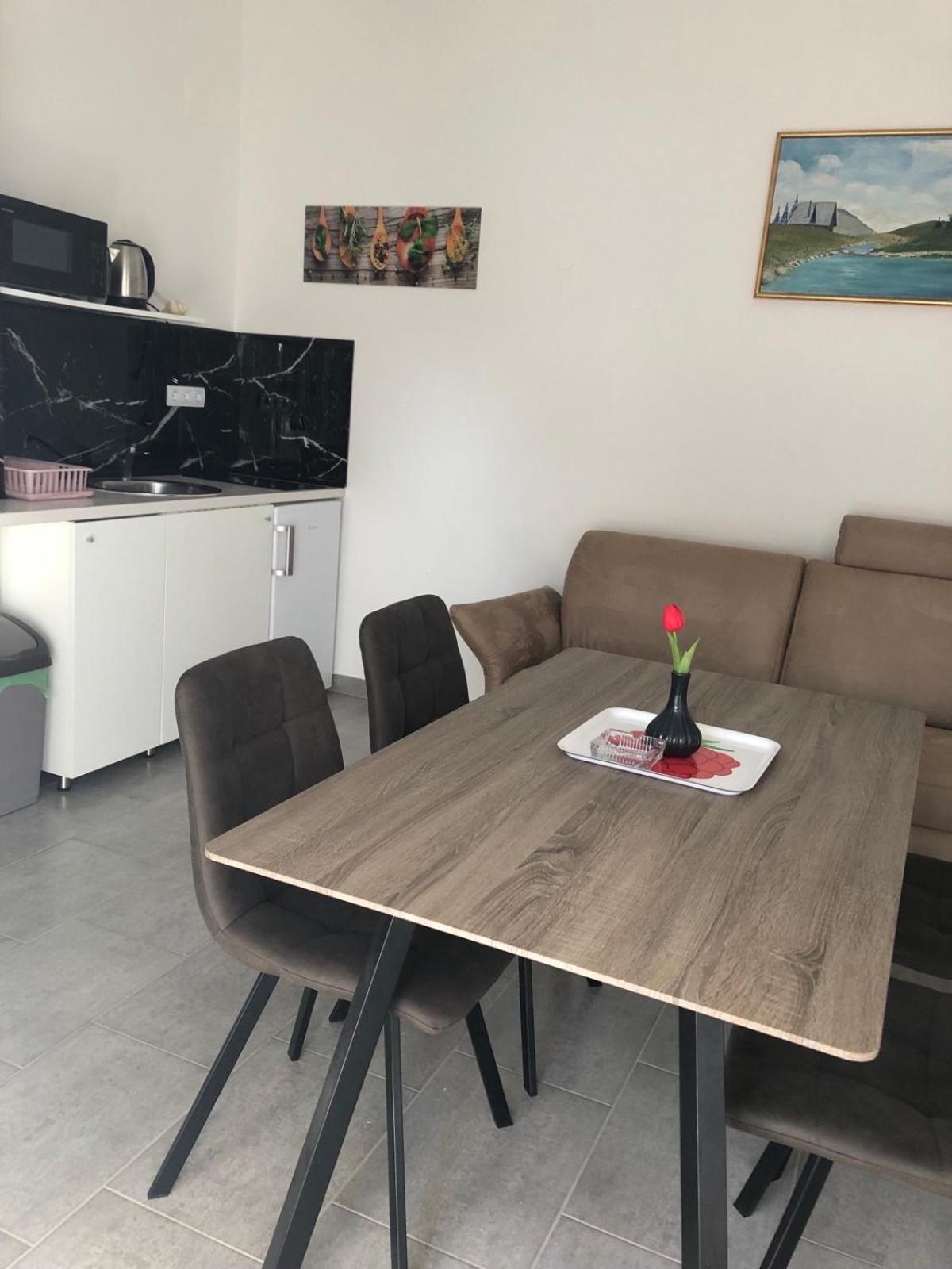 Apartmani Gavran Pirovac Kültér fotó