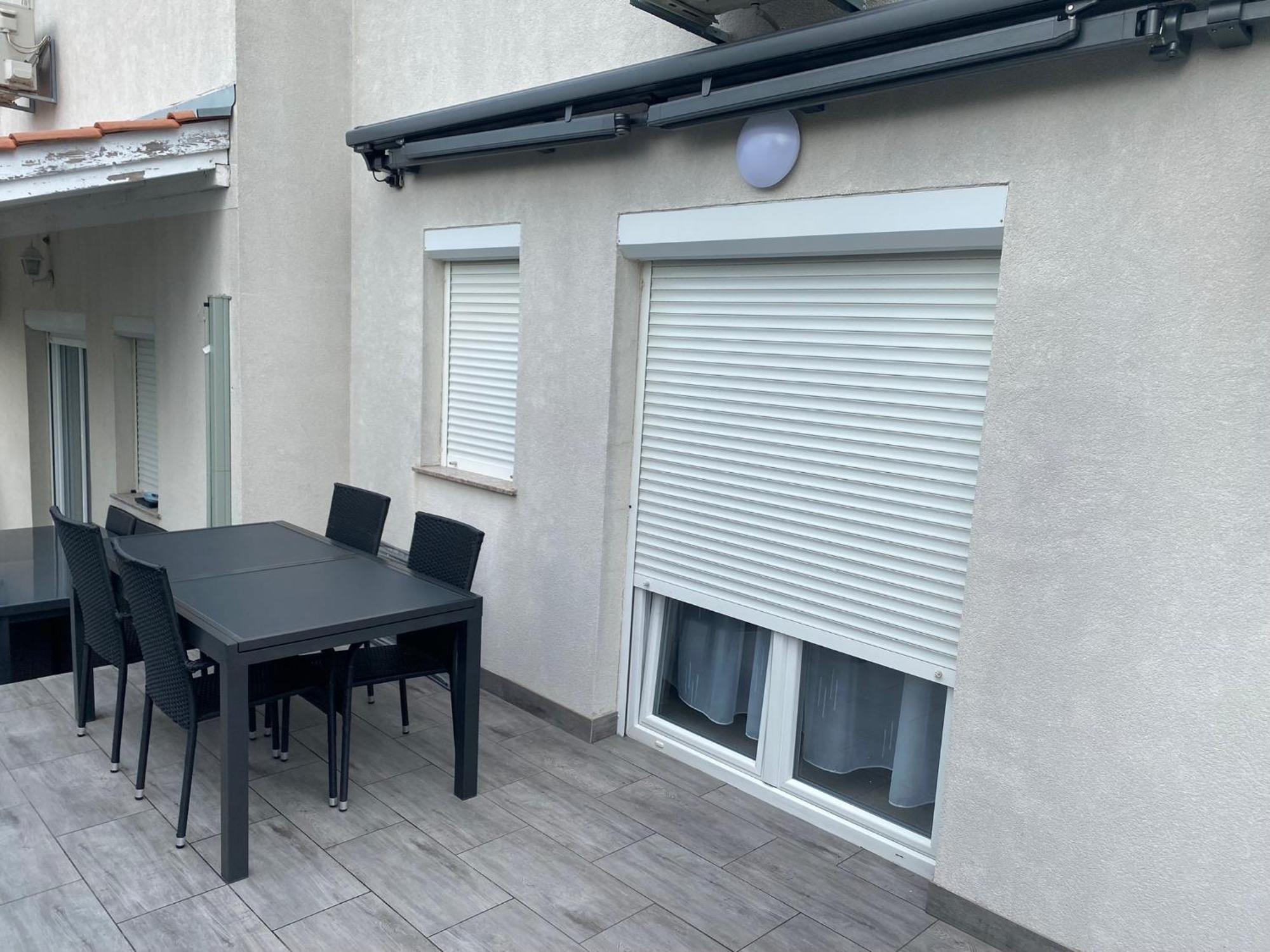 Apartmani Gavran Pirovac Kültér fotó